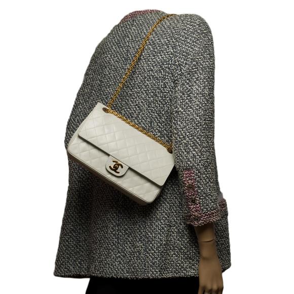 CHANEL Timeless/Classic double Flap shoulder bag in white quilted lambskin, GHW - Picture 10 of 10